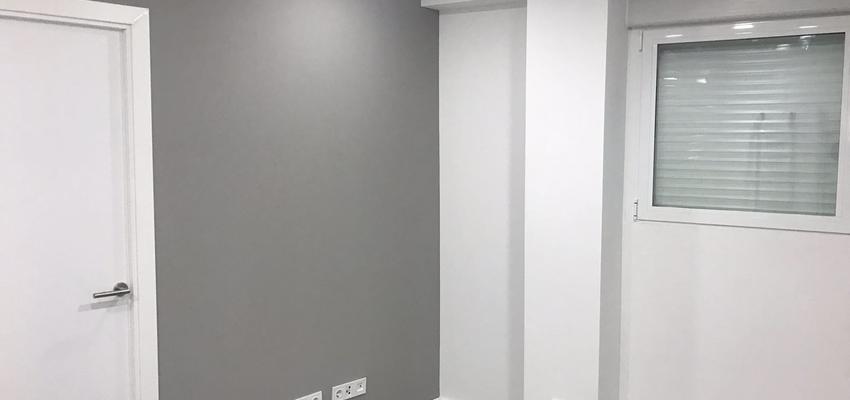 Recibidor Estilo moderno Color blanco, gris, gris  diseñado por Back Home | Gremio | Copyright BackHome