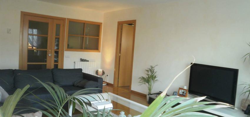 Salon style contemporaneo color marron, blanco, gris, negro  diseñado por Rubén Moreno Cristobal | Gremio 