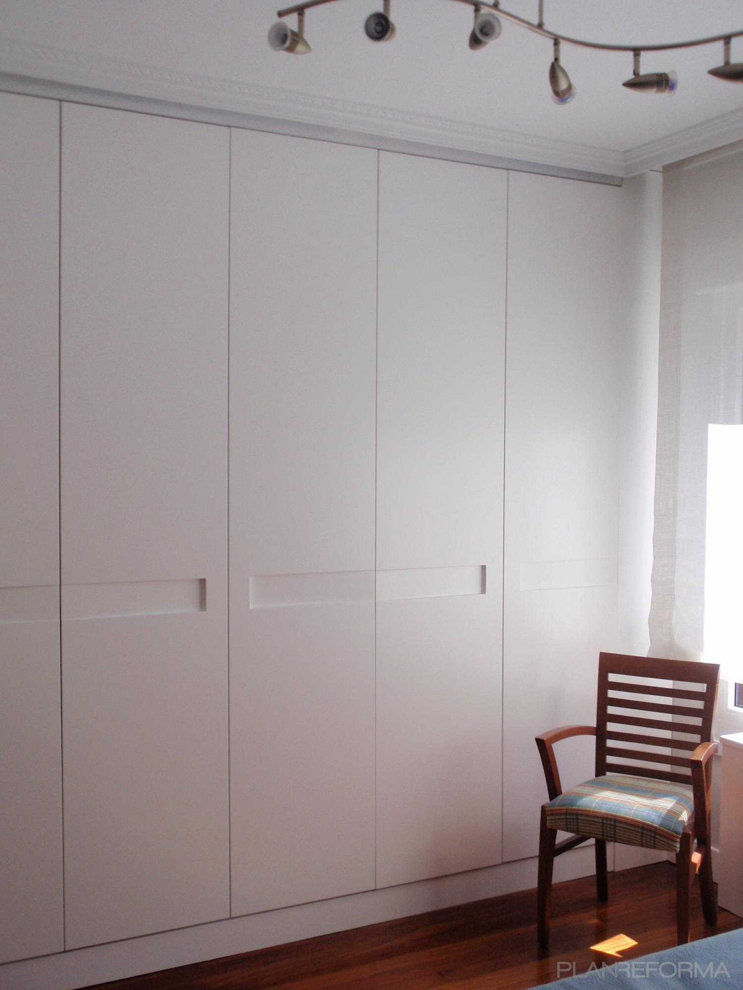 Dormitorio Estilo moderno Color blanco  diseñado por Reformas Laen | Gremio | Copyright mio