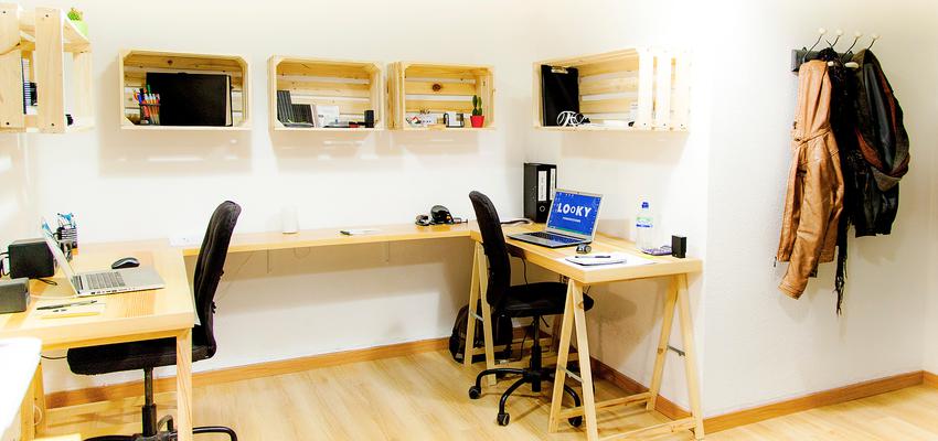 Estudio Estilo vanguardista Color amarillo, beige, plateado  diseñado por Leira Design | Interiorista | Copyright LeiraDesignStudio