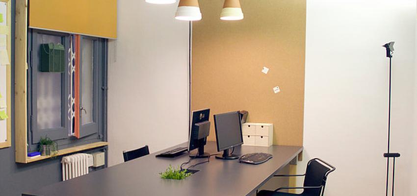 Estudio Estilo vanguardista Color beige, gris, plateado  diseñado por Leira Design | Interiorista | Copyright LeiraDesignStudio