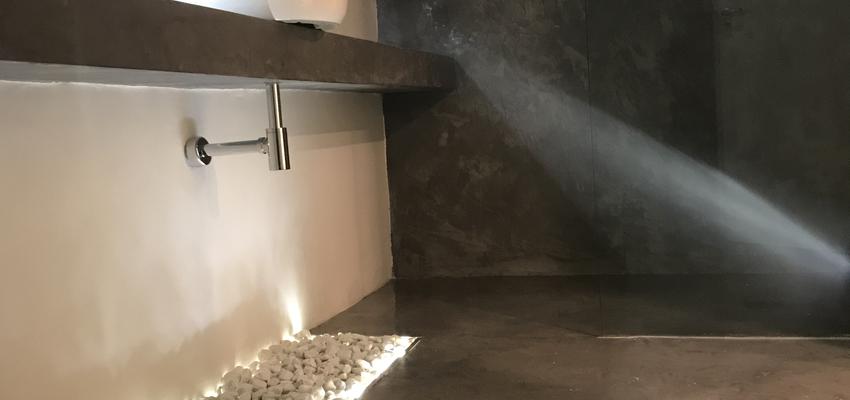 Baño Estilo moderno Color rojo  diseñado por Lydia Castello Construccions | Gremio 