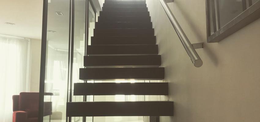 Escalera Estilo moderno Color beige  diseñado por Lydia Castello Construccions | Gremio 