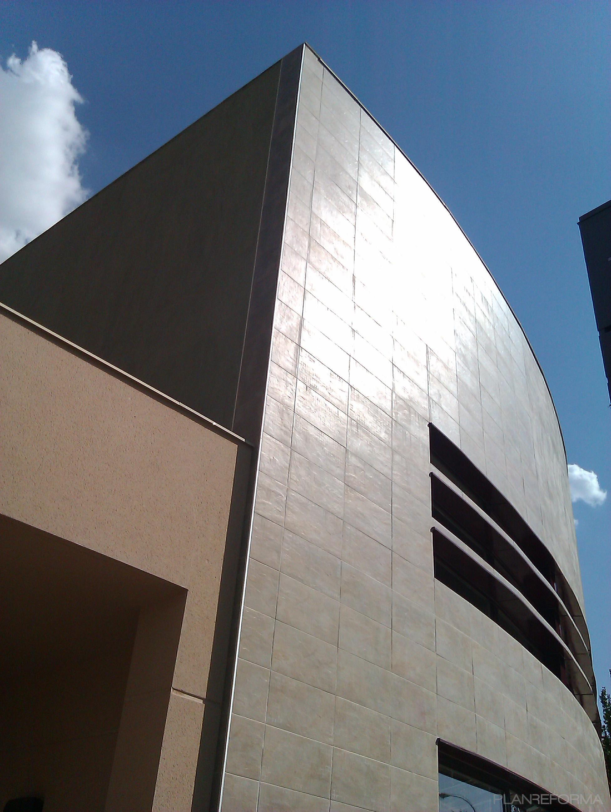 Exterior style tradicional color beige, marron  diseñado por jose luis gonzalez luque | Gremio 