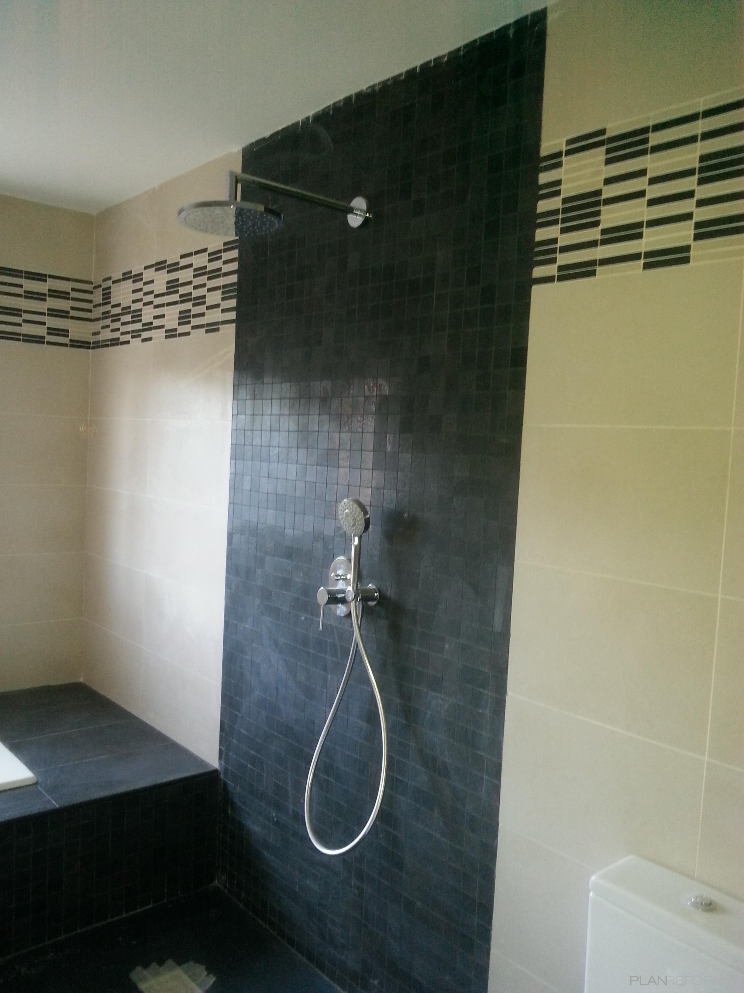 Baño style moderno color beige, blanco, negro  diseñado por jose luis gonzalez luque | Gremio 