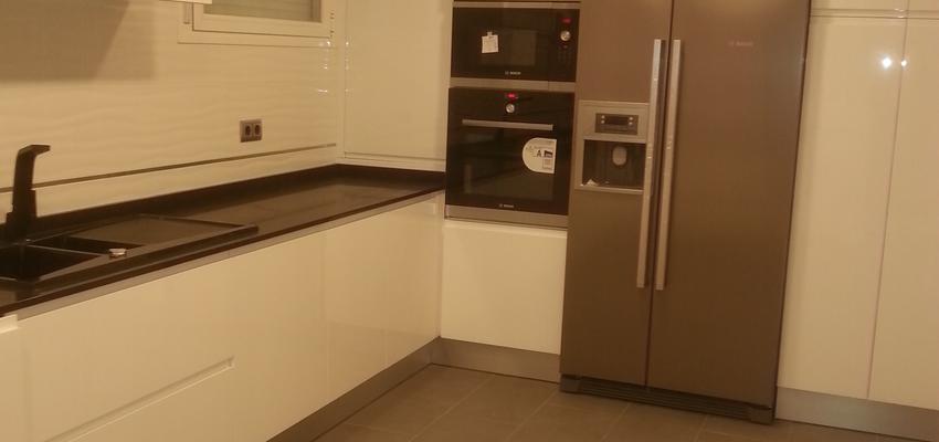 Cocina style moderno color marron, blanco  diseñado por jose luis gonzalez luque | Gremio 