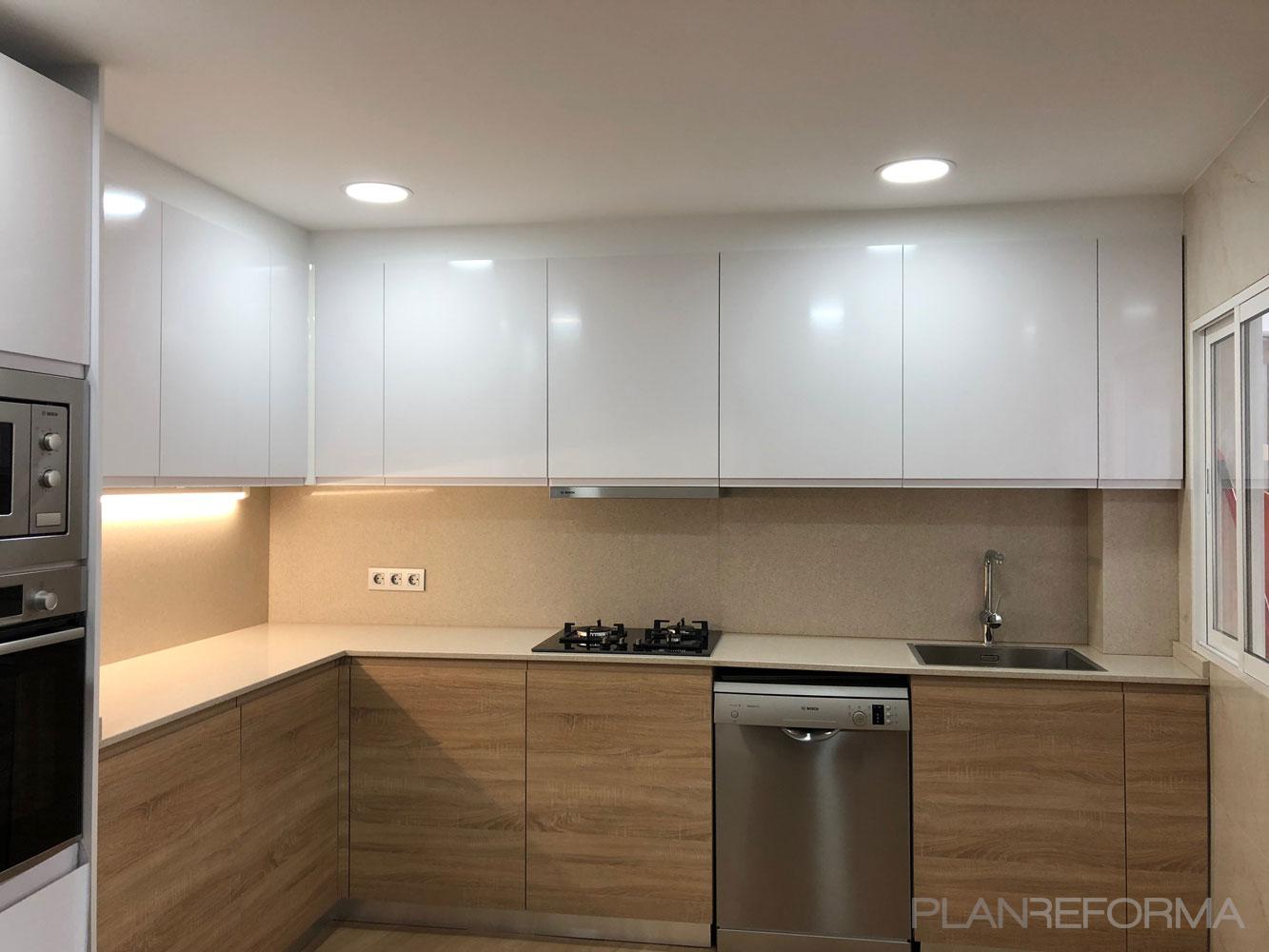 Cocina Estilo contemporaneo Color beige, beige, blanco