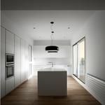 Cocina style contemporaneo color blanco, negro, bronce