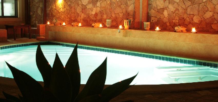 Jardin, Hotel style contemporaneo color azul cielo, marron, marron  diseñado por AM arquitectura+diseño | Arquitecto | Copyright El mosaico del sol