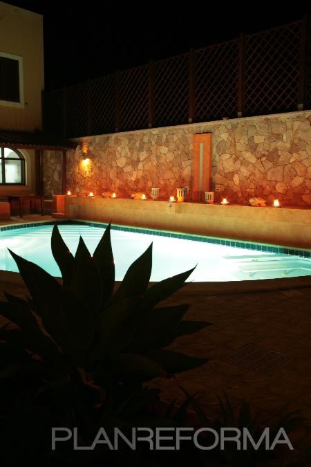 Jardin, Hotel style contemporaneo color azul cielo, marron, marron  diseñado por AM arquitectura+diseño | Arquitecto | Copyright El mosaico del sol