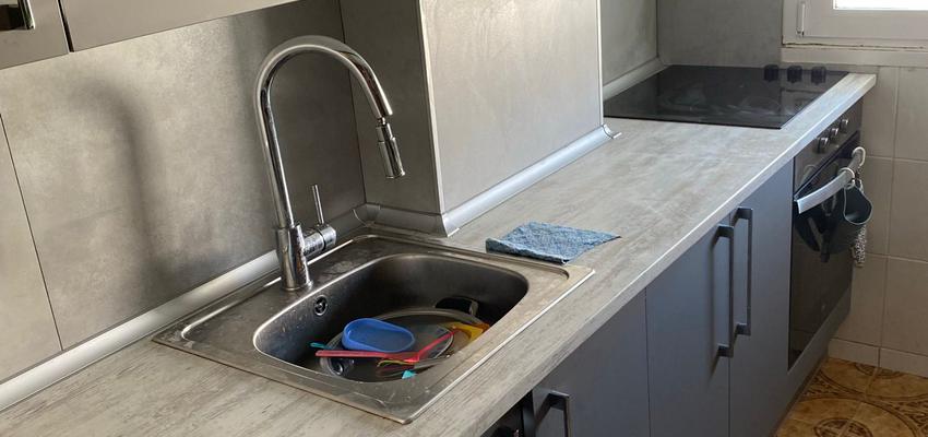 Cocina Estilo tradicional Color gris  diseñado por Reformas y servicios Silva | Reformista, constructor | Copyright Propio