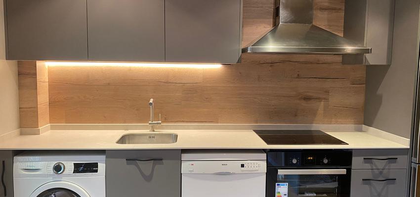 Cocina Estilo tradicional Color gris, gris oscuro  diseñado por Reformas y servicios Silva | Reformista, constructor | Copyright Propio