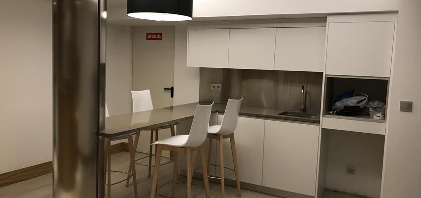 Comedor, Cocina, Cafeteria Estilo contemporaneo Color blanco, gris  diseñado por Proconfort | Gremio 