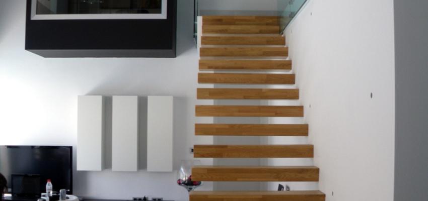 Salon, Escalera Estilo moderno Color marron, gris, negro  diseñado por SkyLight Design Architecture | Arquitecto 