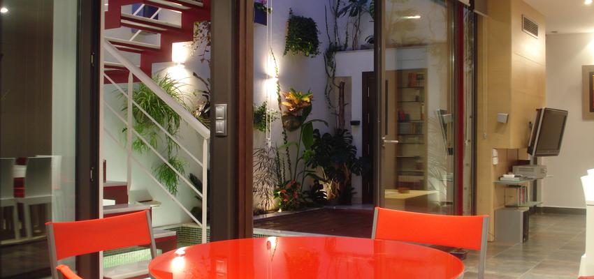 Recibidor, Escalera style eclectico color rojo, marron, blanco  diseñado por Javier Cantos, Arquitecto | Arquitecto 