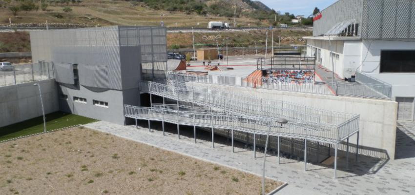 Exterior style moderno color blanco, gris  diseñado por Javier Cantos, Arquitecto | Arquitecto 