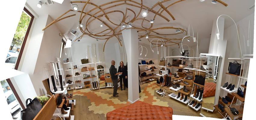 Tienda Estilo contemporaneo Color ocre, amarillo, bronce  diseñado por TRANSVERSAL ARQUITECTOS | Arquitecto 