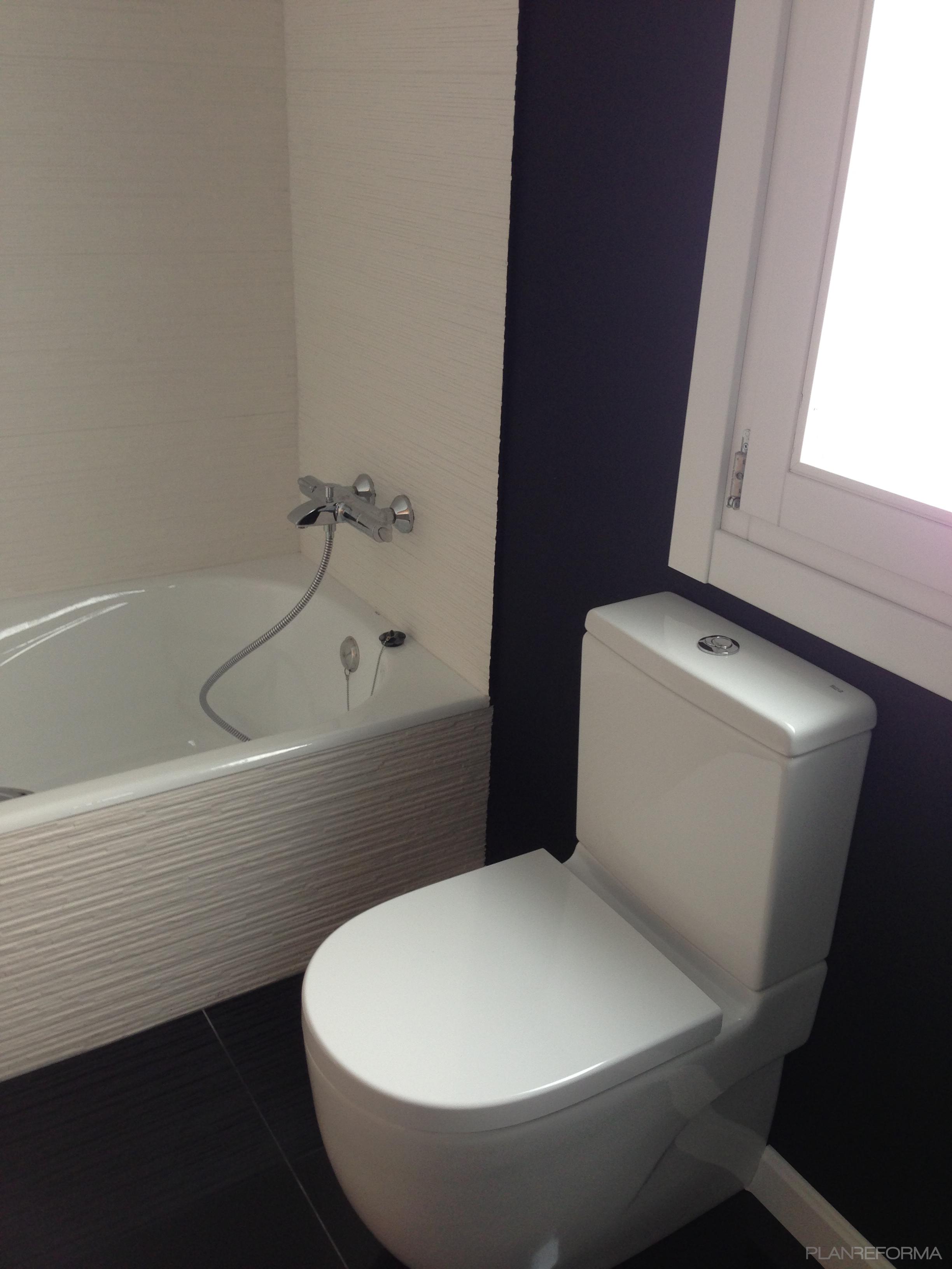 Baño style moderno color blanco, negro  diseñado por Valentin | Gremio 