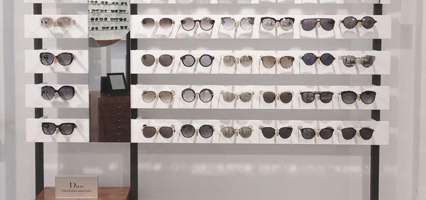 Tienda, Galería Estilo contemporaneo Color marron, blanco, gris  diseñado por MANGRANA ARQUITECTES | Arquitecto 