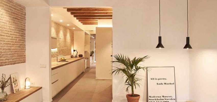 Comedor, Recibidor, Cocina Estilo contemporaneo Color beige, blanco, bronce  diseñado por MANGRANA ARQUITECTES | Arquitecto 
