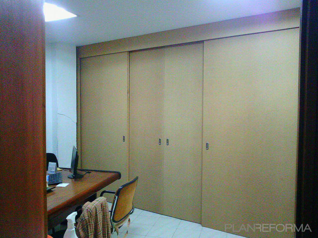 Oficina style clasico color marron, marron, blanco, gris, negro  diseñado por Ndm servicios | Gremio 