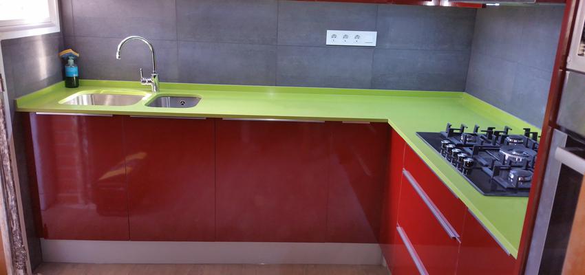 Cocina Estilo moderno Color rojo, verde, gris  diseñado por David Fernández Mora | Gremio | Copyright SOY PROPIETARIO