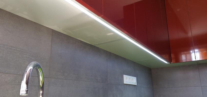 Cocina Estilo moderno Color rojo, gris  diseñado por David Fernández Mora | Gremio | Copyright SOY PROPIETARIO