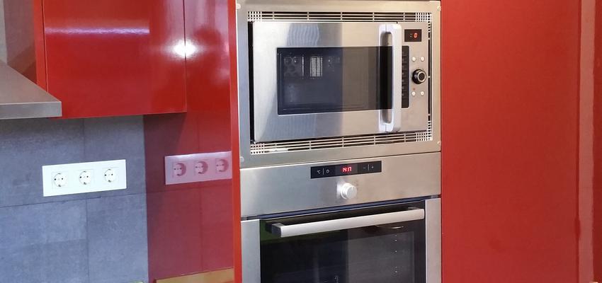 Cocina Estilo moderno Color rojo, gris  diseñado por David Fernández Mora | Gremio | Copyright SOY PROPIETARIO