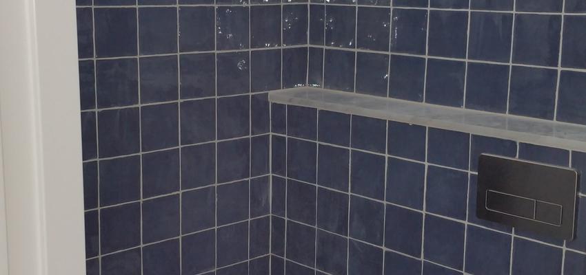 Baño Estilo mediterraneo Color azul oscuro, blanco  diseñado por David Fernández Mora | Gremio | Copyright SOY PROPIETARIO