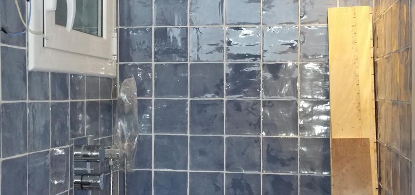 Baño Estilo mediterraneo Color azul oscuro, blanco  diseñado por David Fernández Mora | Gremio | Copyright SOY PROPIETARIO