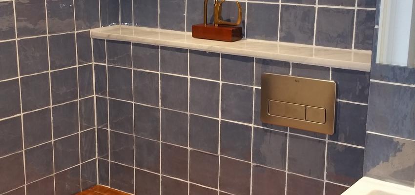 Baño Estilo mediterraneo Color marron, azul oscuro, blanco  diseñado por David Fernández Mora | Gremio | Copyright SOY PROPIETARIO