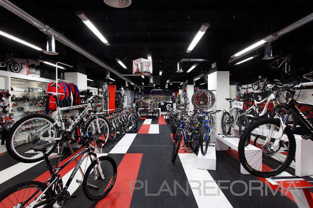 Tienda style moderno color rojo, blanco, gris  diseñado por SESAC 14 | Gremio 