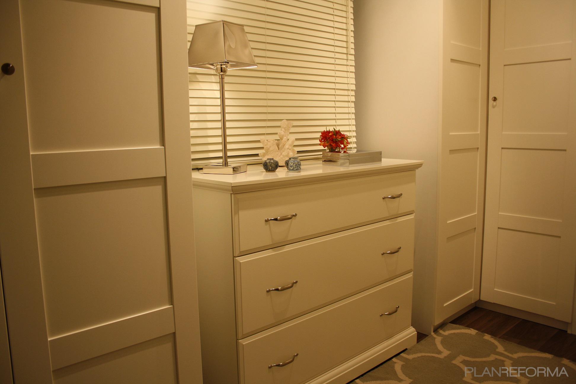 Dormitorio, Vestidor style contemporaneo color marron, marron, blanco  diseñado por Aurora Vázquez | Interiorista | Copyright Soy propietario de la imagen
