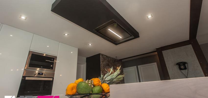 Cocina Estilo moderno Color blanco, gris, plateado  diseñado por Decorador de Interiores Las Palmas | Decorador 