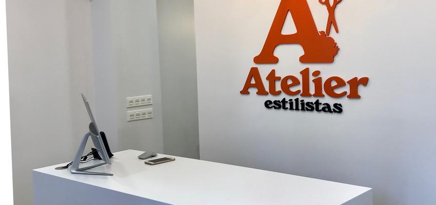 Recibidor Estilo moderno Color gris  diseñado por INIZIO Construcción e Interiorismo | Gremio | Copyright INIZIO Construcción e Interiorismo