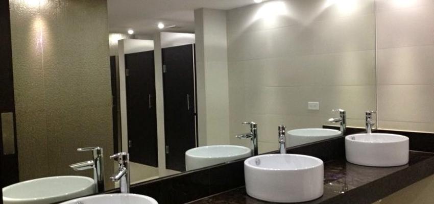 Baño, Hotel style contemporaneo color marron, blanco  diseñado por luz huerga de leon | Interiorista | Copyright LuzHuergaInteriorismo