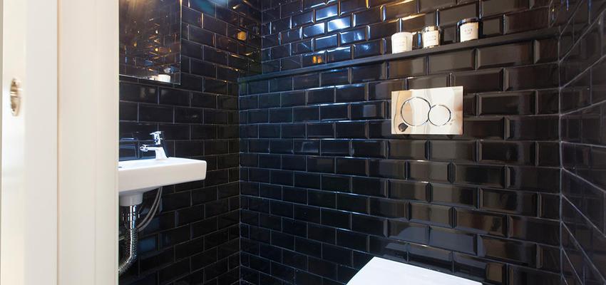 Baño Estilo moderno Color blanco, gris, negro  diseñado por MANAU SA | Gremio | Copyright grup manau