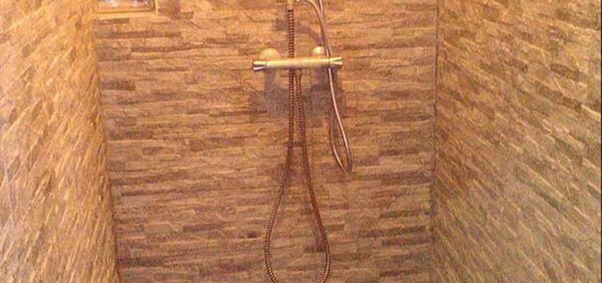 Baño Estilo rustico Color marron, ocre  diseñado por Reformas Multiservicios RH | Gremio | Copyright si