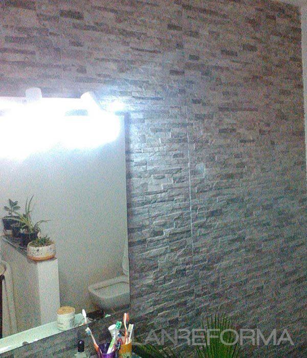 Baño Estilo moderno Color rojo, marron, gris  diseñado por Reformas Multiservicios RH | Gremio | Copyright si