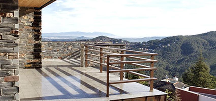 Terraza Estilo rustico Color marron, gris, bronce  diseñado por aaa arquitectura | Arquitecto 