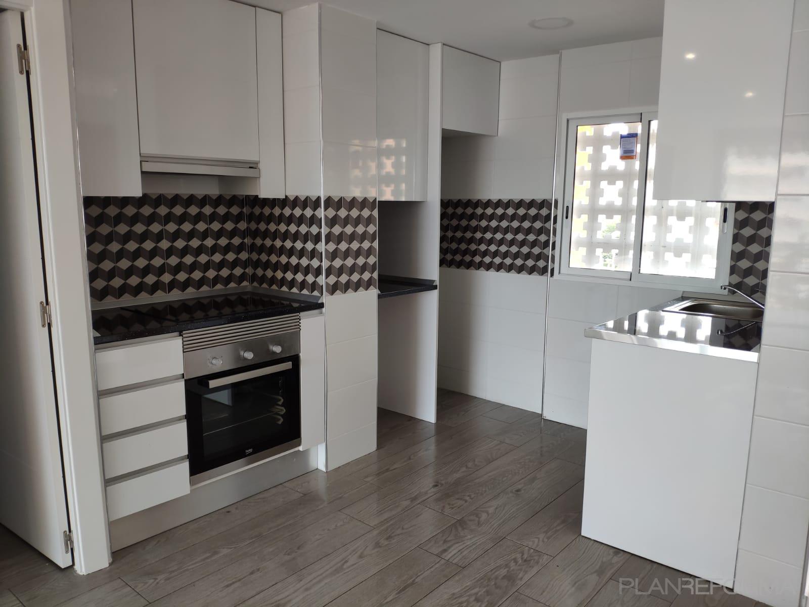 Cocina Estilo clasico Color blanco, plateado