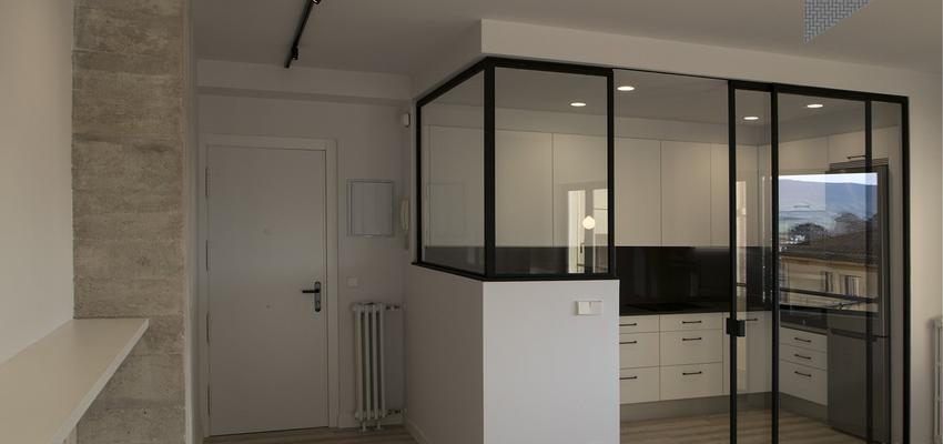 Comedor, Cocina Estilo moderno Color ocre  diseñado por RE Cantabria | Gremio | Copyright Queda totalmente prohibida la reproducción parcial o total de las imágenes de esta web, independientemente para el uso que sean destinadas, sin el consentimiento explícito de autores y profesionales de “RE CANTABRIA”