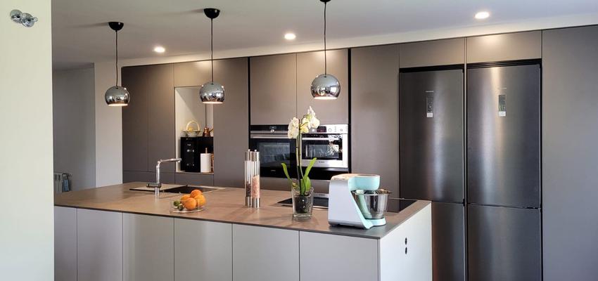 Cocina Estilo moderno Color gris  diseñado por URIX SLU | Reformista, constructor | Copyright Reforma cocina