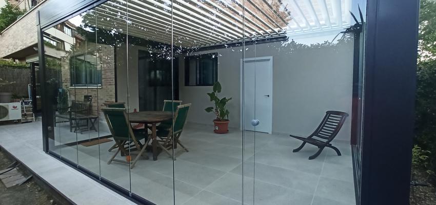 Exterior Estilo moderno Color azul oscuro  diseñado por URIX SLU | Gremio | Copyright Reforma jardin