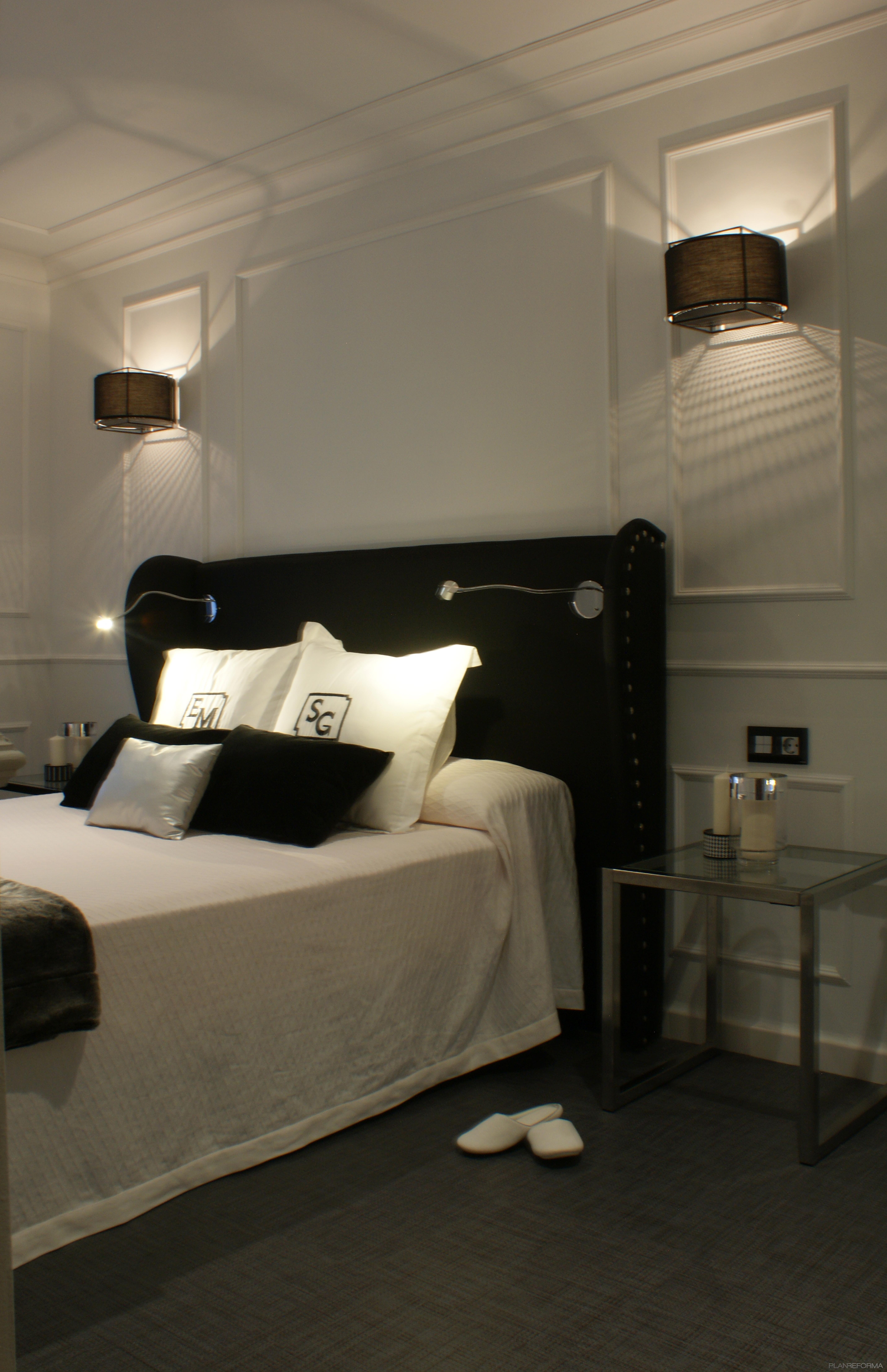 Dormitorio Estilo contemporaneo Color blanco, gris, negro, plateado  diseñado por ARTEFACTUM | Interiorista | Copyright Manuel Núñez 