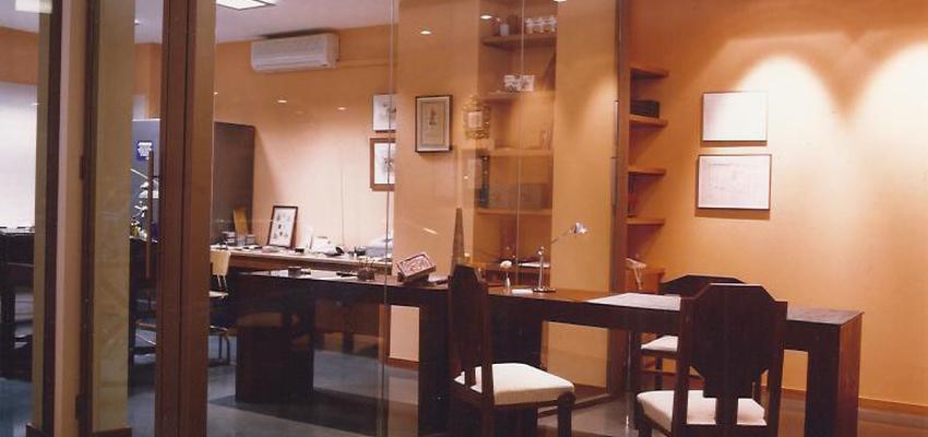 Tienda style clasico color verde, marron, bronce  diseñado por esteveinteriorisme | Interiorista 