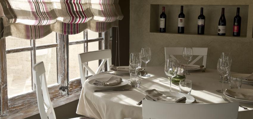 Restaurante style vintage color rosa, marron, blanco  diseñado por esteveinteriorisme | Interiorista 