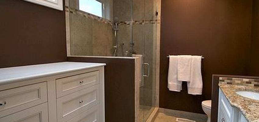 Baño Estilo contemporaneo Color marron, marron, blanco  diseñado por ReformasConEstilo | Gremio 
