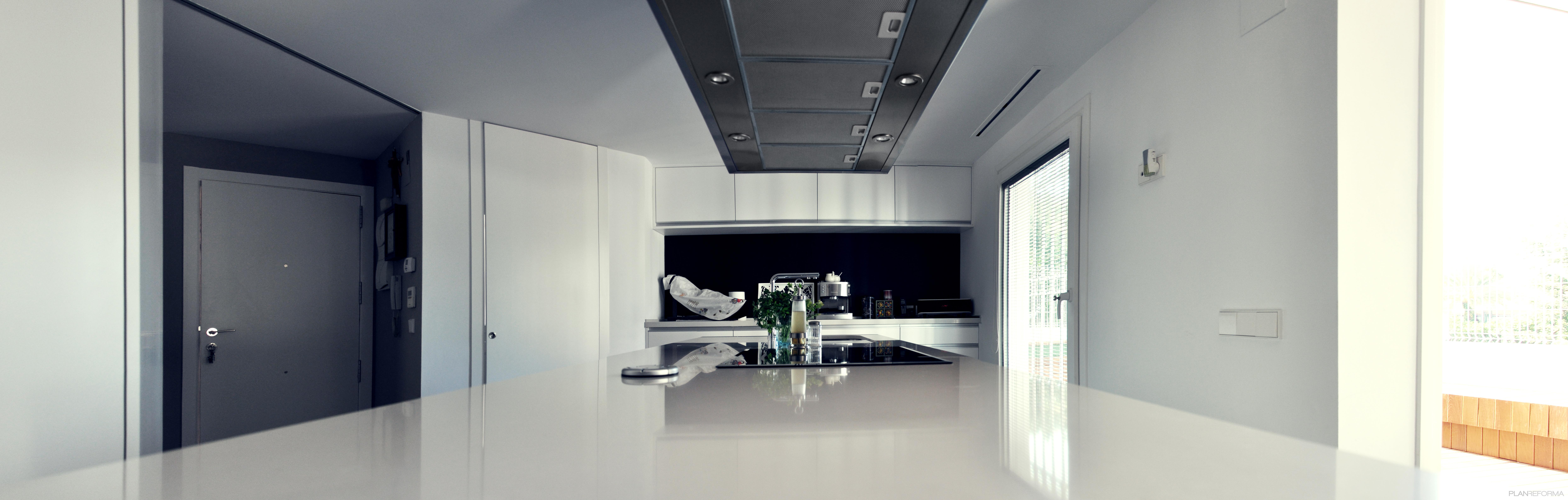Cocina style moderno color blanco, gris, negro  diseñado por Luisa | Arquitecto | Copyright Luisa Martí ®