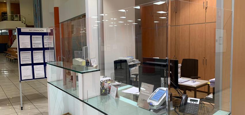 Oficina Estilo moderno Color rojo  diseñado por RCMANTENIMIENTOS | Gremio | Copyright RCMANTENIMIENTOS